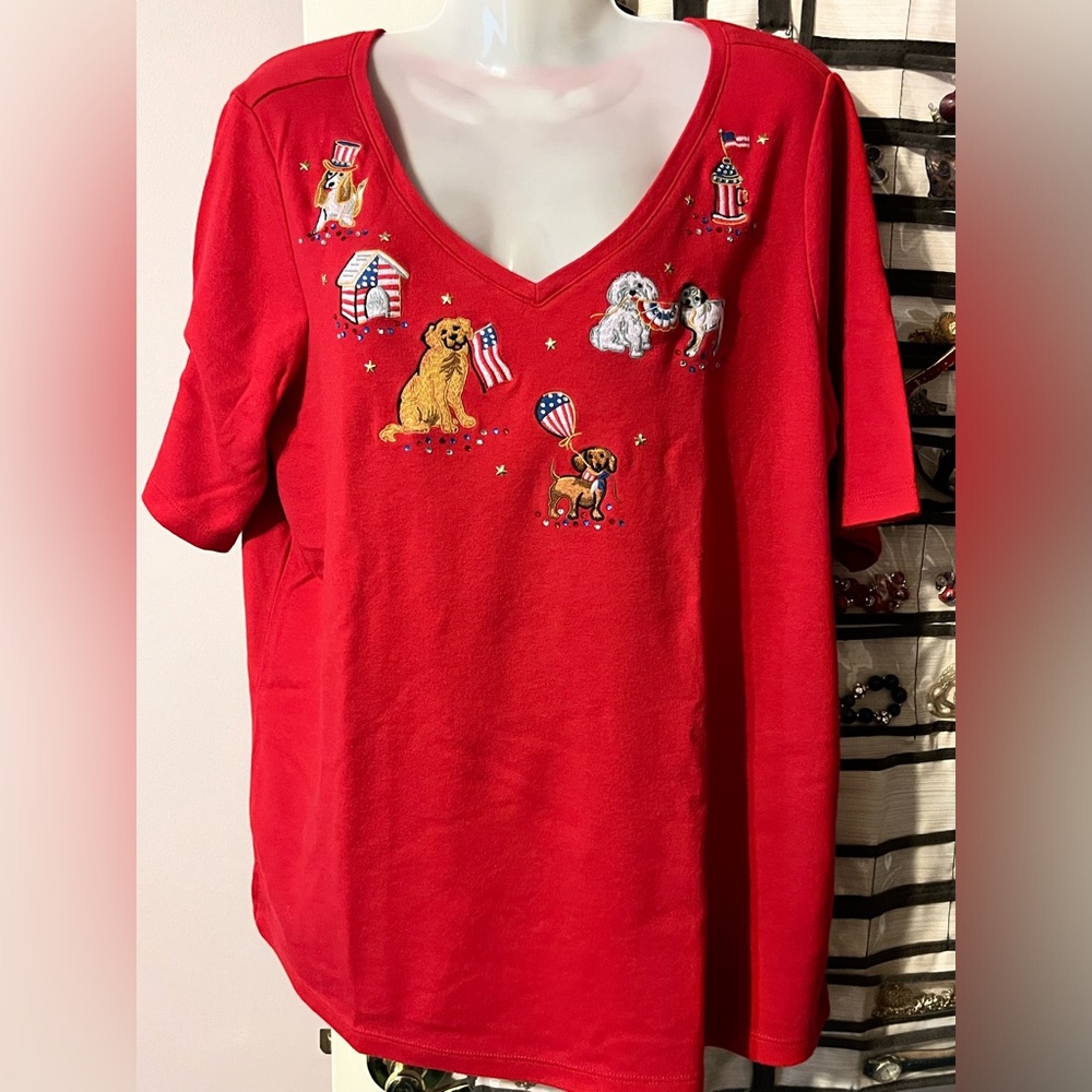 Quaker Factory top for all dog lovers, size large, in good condition.